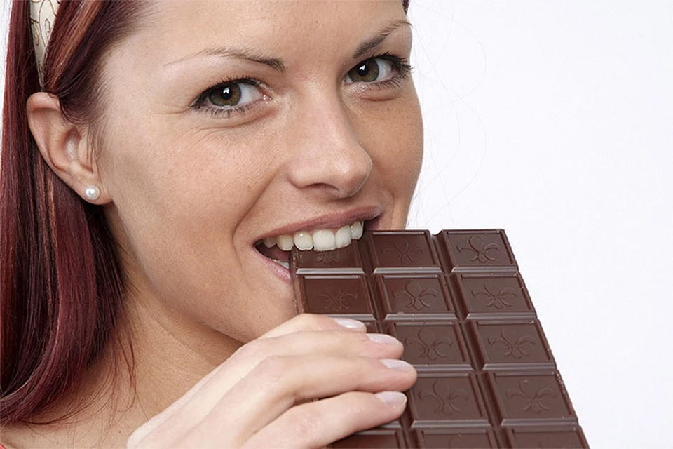 Испанские ученые назвали шоколад лучшим помощником худеющих.