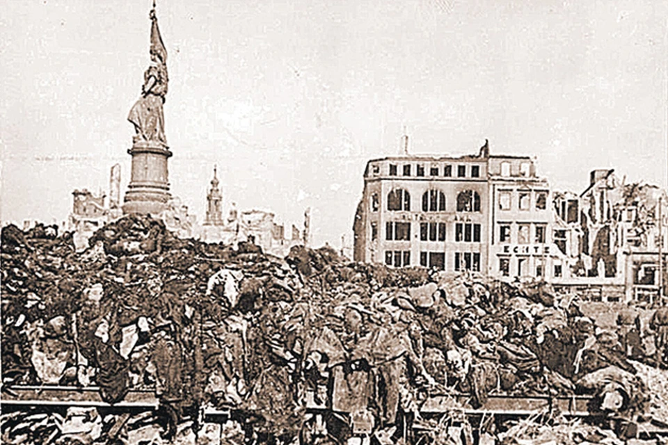 Так выглядел Дрезден после бессмысленных авиаударов союзников за два месяца до Победы.