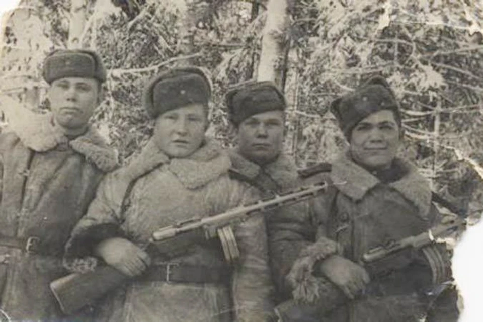 Михаил Аржаницын с однополчанами в Прибалтике, 1945 год.