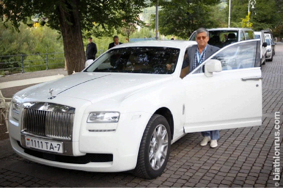 автомобиль rolls royce