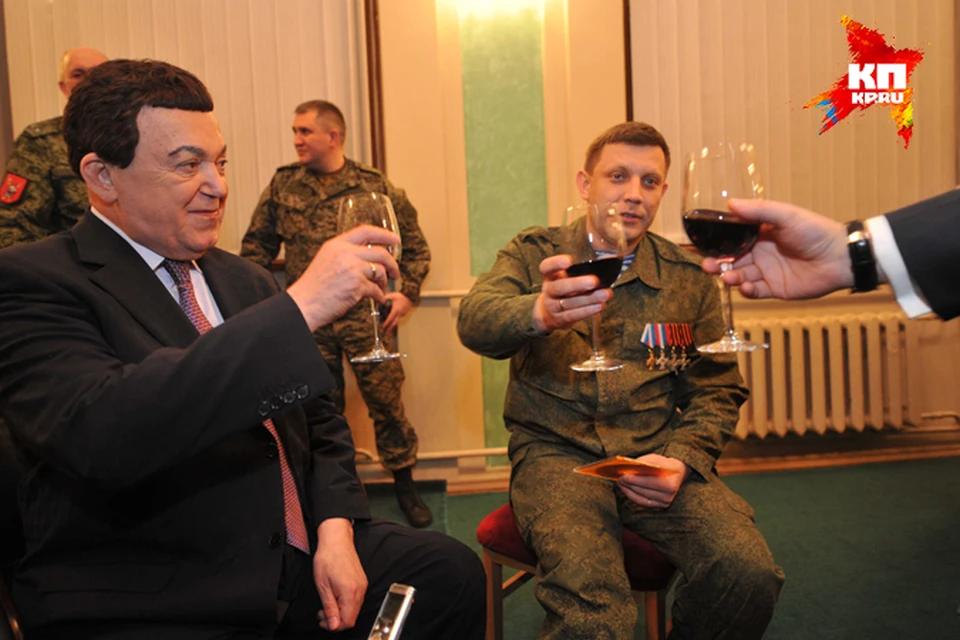 Иосиф Кобзон выпил в Донецке за здоровье раненого главы ДНР