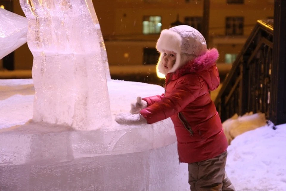Художник нарисовал впечатления людей от ижевского фестиваля ледяных фигур