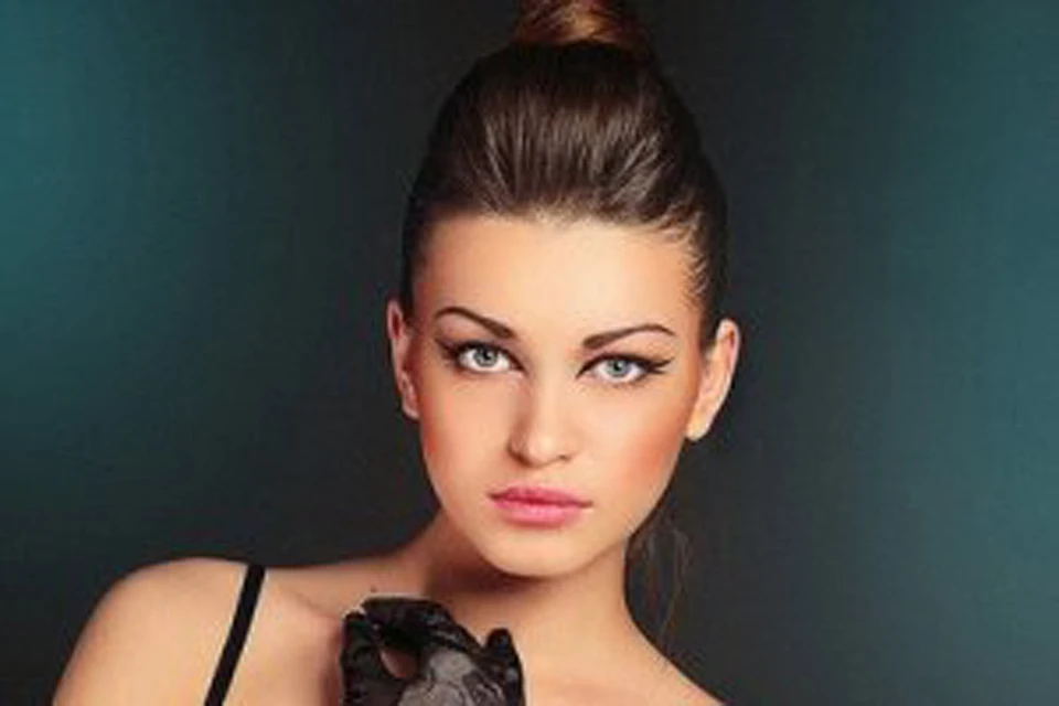 Немцова сопровождала подруга Анна Дурицкая, 23-летняя модель из Киева