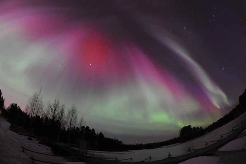 В Финляндии северное сияние не пряталось за облаками и его можно было рассмотреть во время красе. Фото: vk.com/fino_time