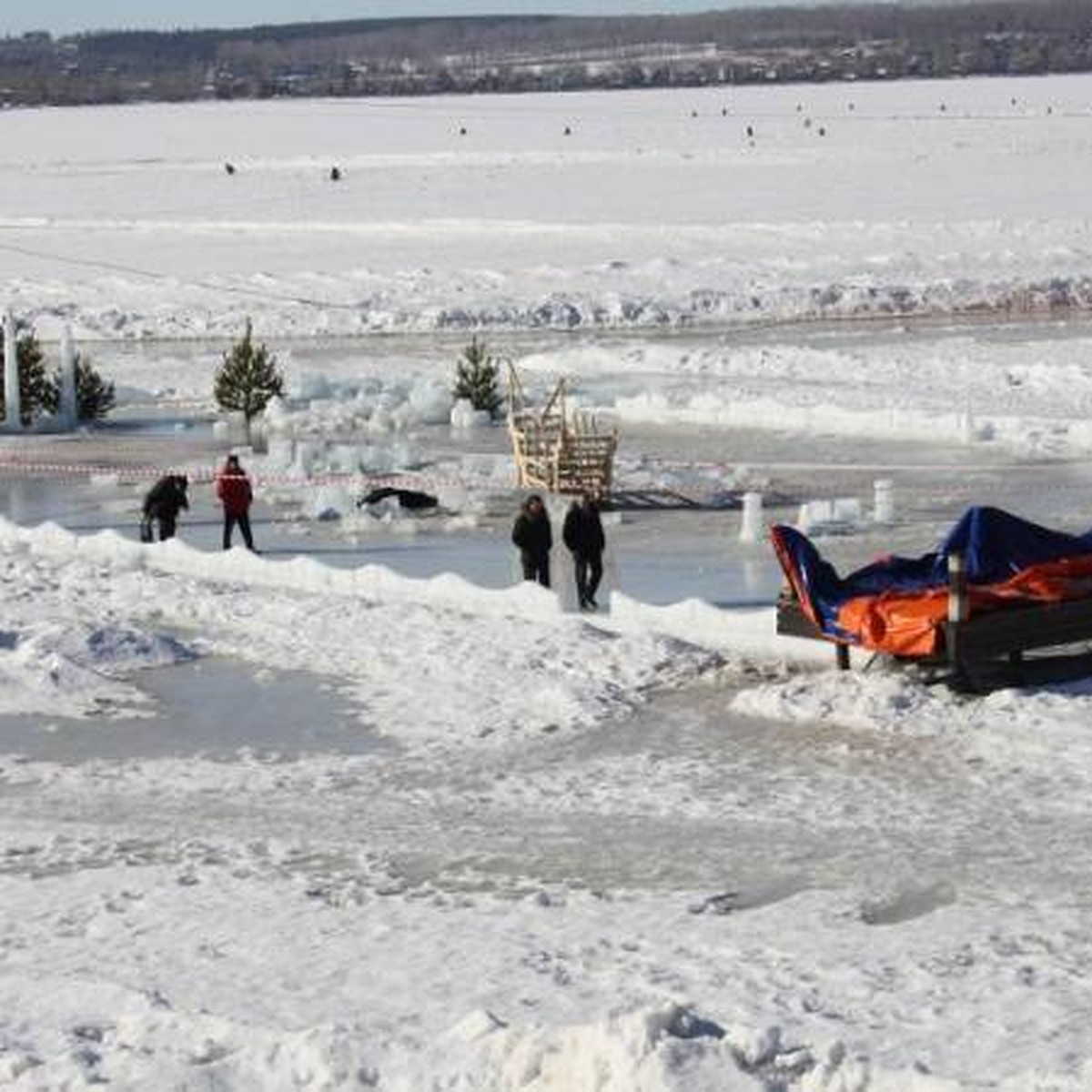 Девочка, утонувшая в проруби в Воткинске, пришла на пруд, чтобы вернуть  котенка - KP.RU