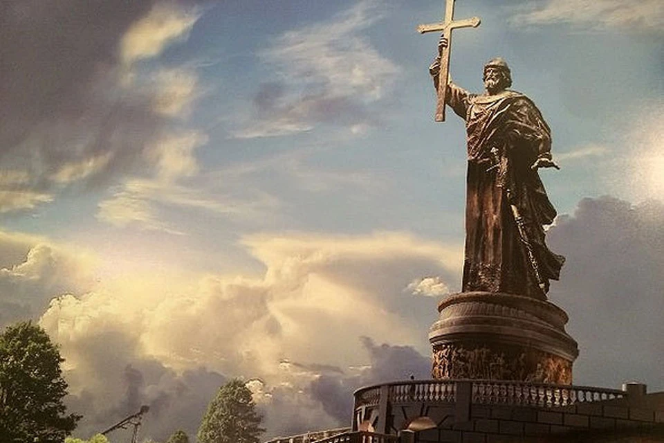 Напротив главного здания МГУ поставят 24-метровый памятник крестителю Руси.  ФОТО: РВИО