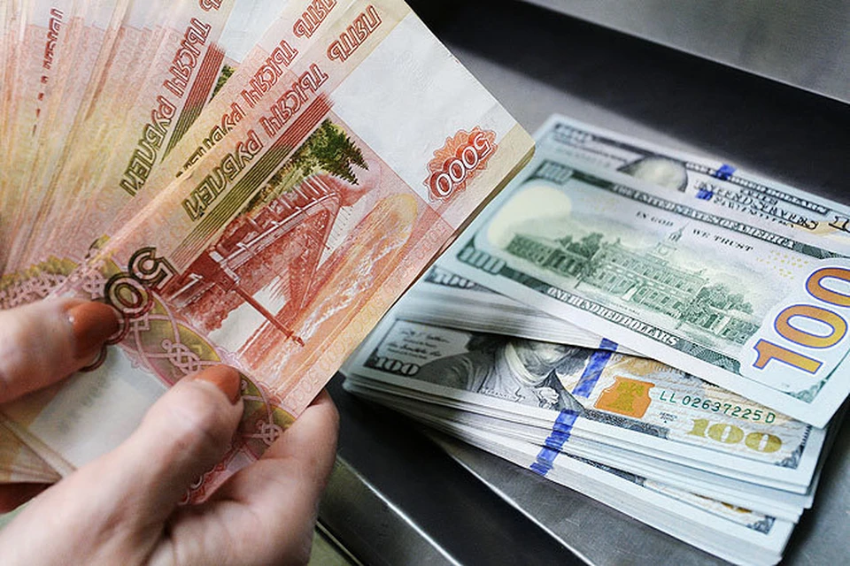 По итогам последних трех месяцев рубль перешел из разряда худших валют в категорию лучших.