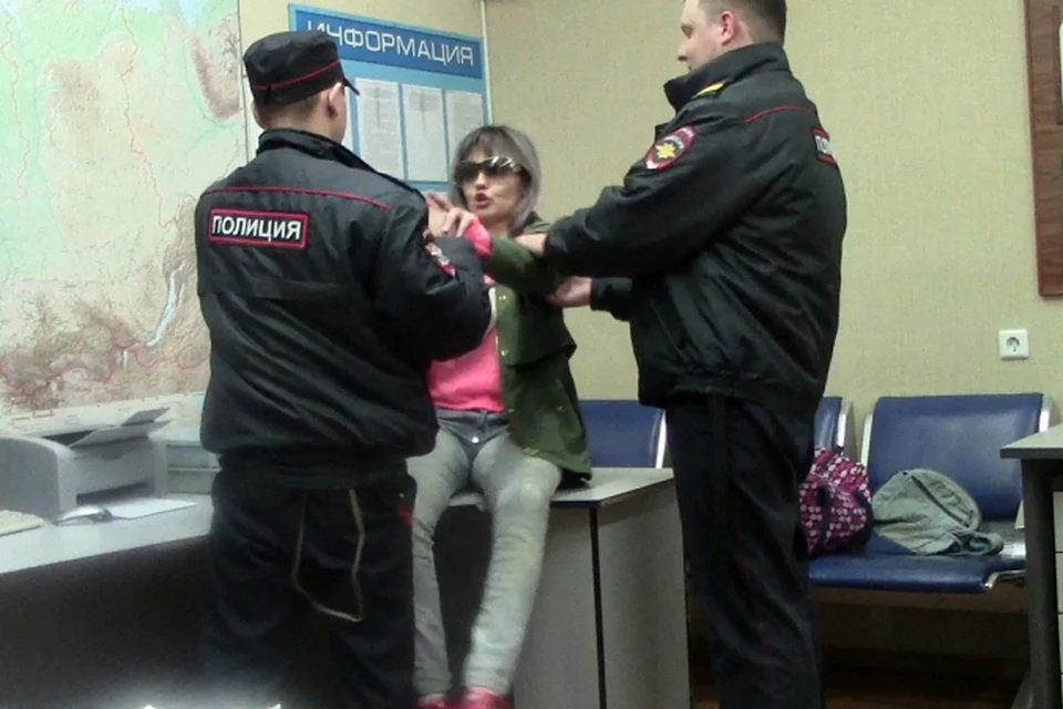 В Харькове летняя девушка перебрала во время застолья, а оштрафовали мать