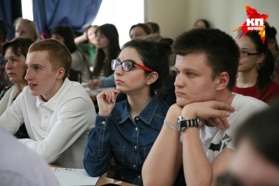 Тотальный диктант в Ижевске: писали на подоконниках и по трое на двух стульях