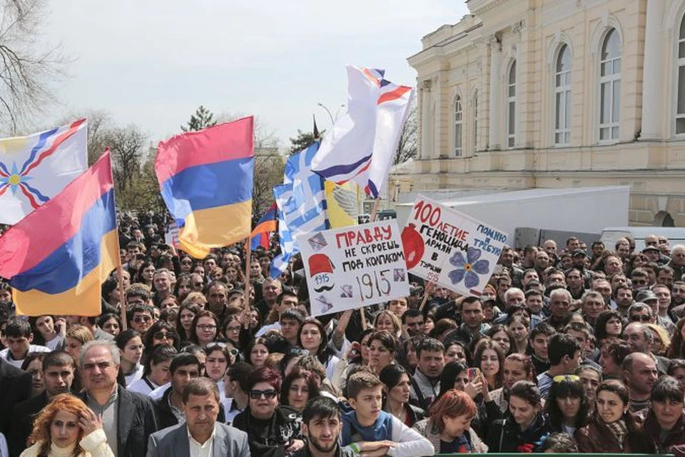 Жители Ростовской области, где в мире и согласии живут люди более 150 национальностей, разделяют скорбь о страшном событии в истории человечества.