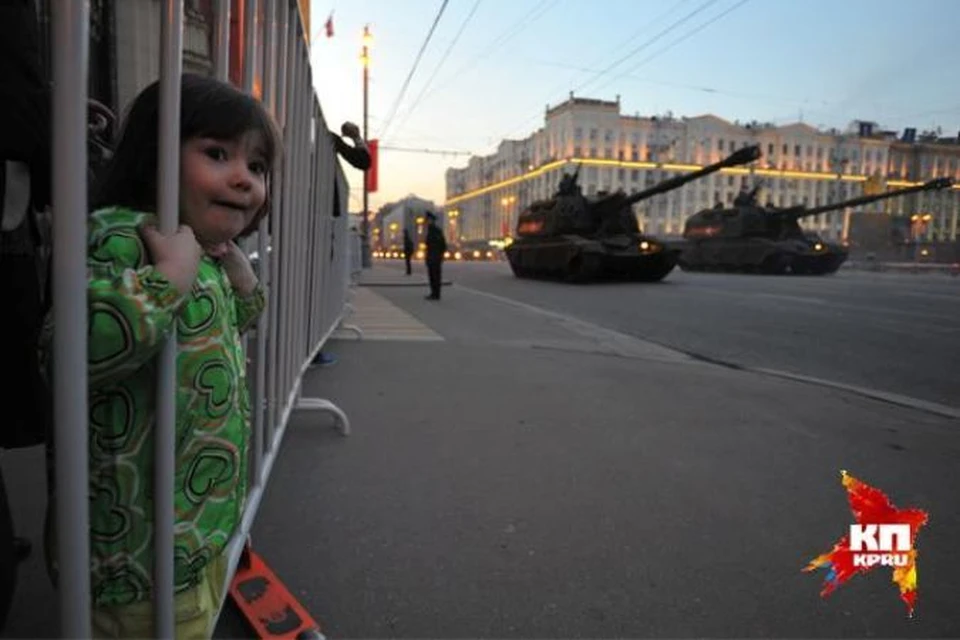 Москвичи и гости города увидели современную военную технику, участвующую в Параде Победы
