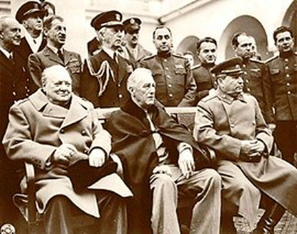Черчилль (слева) и Сталин (справа) из британской истории уже исчезли. Очередь за Рузвельтом?