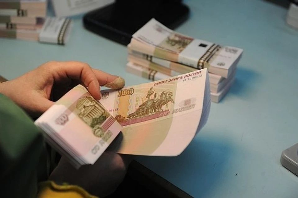 Жители Удмуртии тратят на кредиты половину своей зарплаты