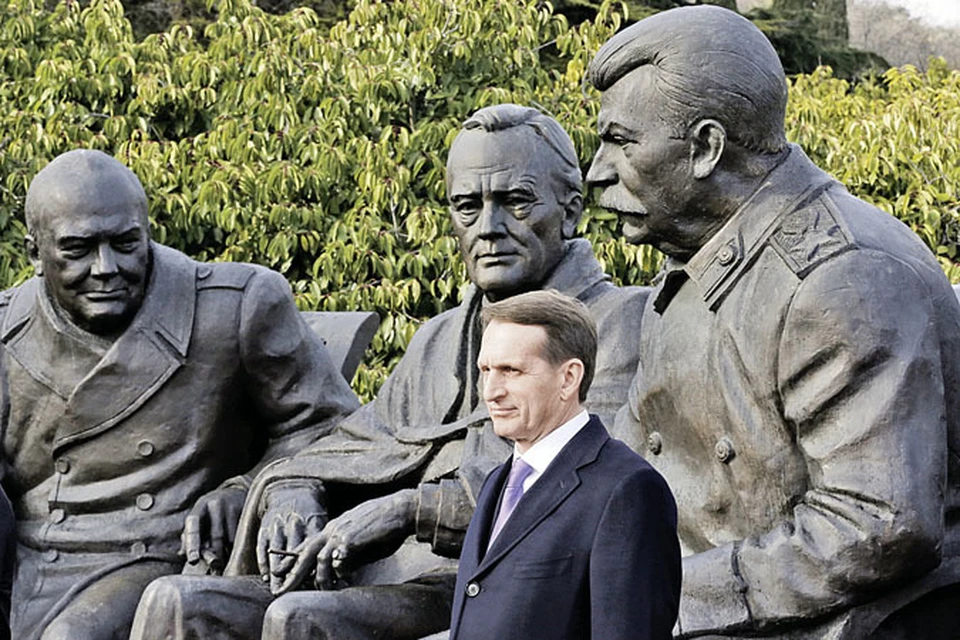 Спикер Госдумы Сергей Нарышкин на церемонии открытия памятника лидерам стран антигитлеровской коалиции - участникам Ялтинской конференции 1945 г. Ф. Рузвельту, И. Сталину и У. Черчиллю (автор - Зураб Церетели). Ялта, Ливадийский дворец. 5 февраля 2015 г. Фото: ТАСС