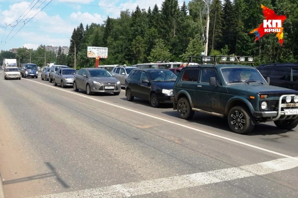 На полосе общественного транспорта на улице Удмуртской в Ижевске запретили движение таксистам