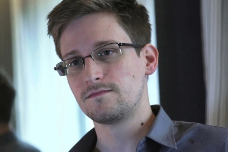 Разоблачитель американских спецслужб Эдвард Сноуден