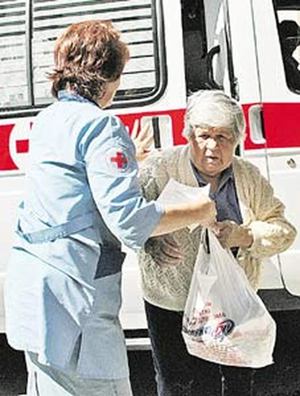 79-летнюю Мемьмеракис Белесикову привезли в больницу вчера с высокой температурой и кашлем.