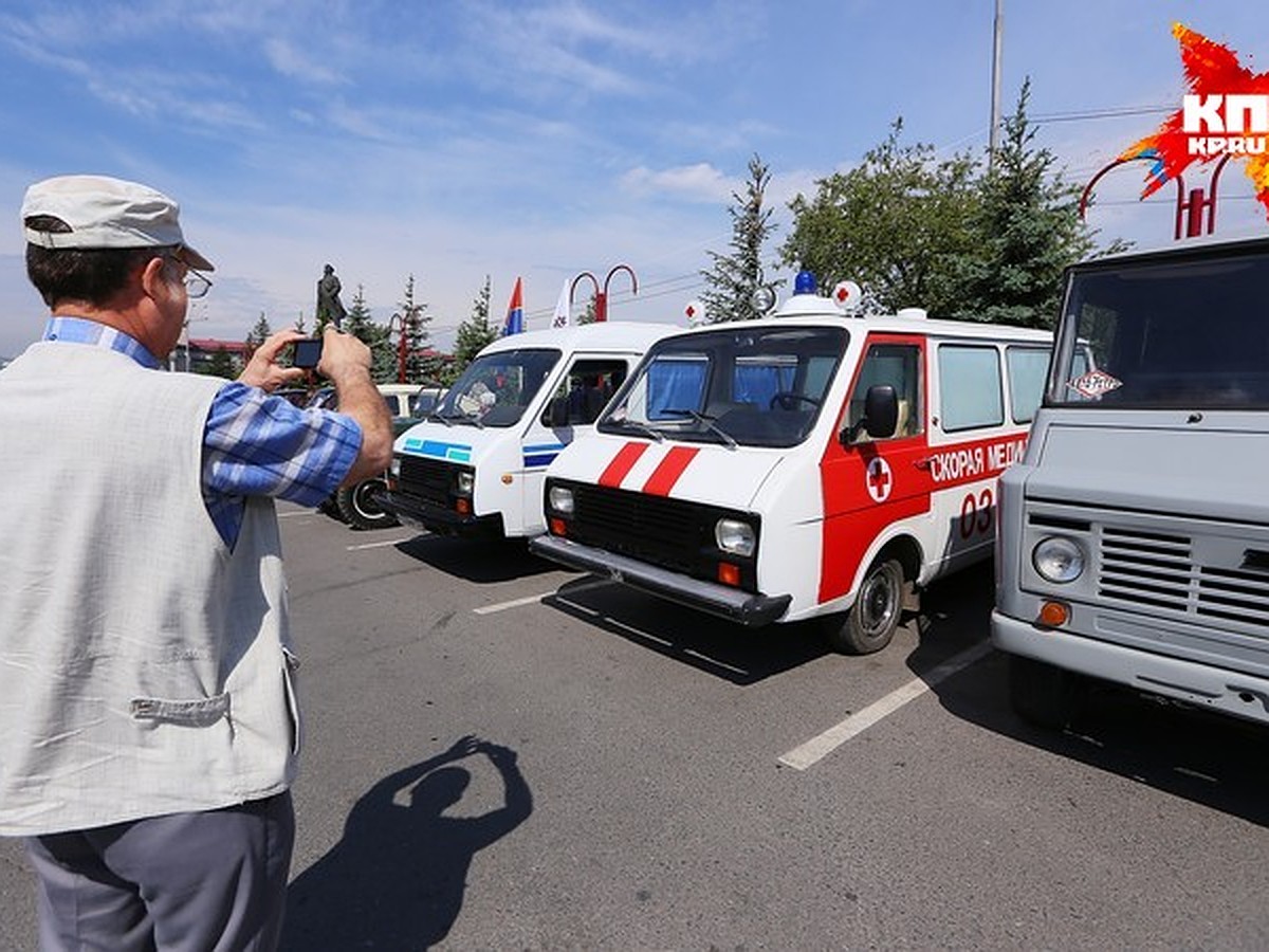 Красноярец пополняет свою коллекцию из раритетных автобусов, собирая их по  всей стране - KP.RU