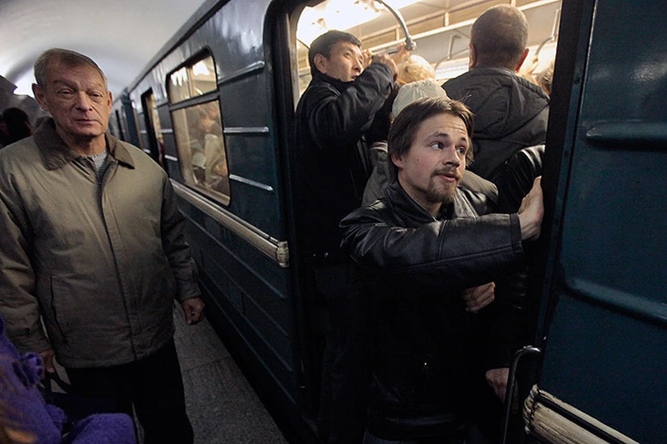 Пассажирам метро запретят прыгать в закрывающиеся двери