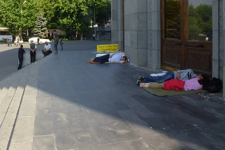 Бунт в Ереване уснул на площади Свободы
