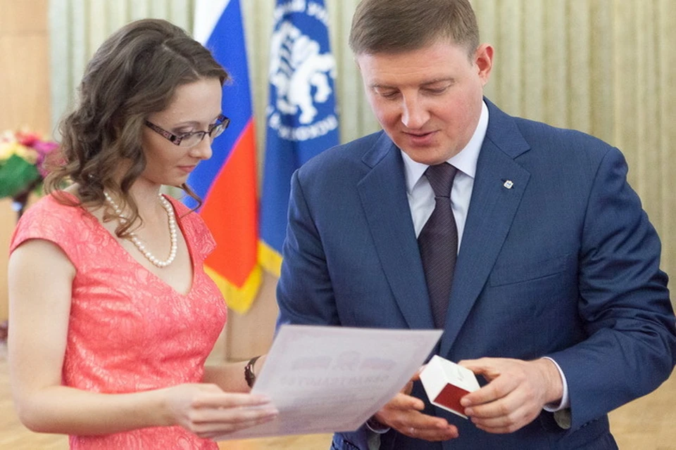 Губернатор Псковской области отметил выпускников ПсковГУ, получивших красные дипломы