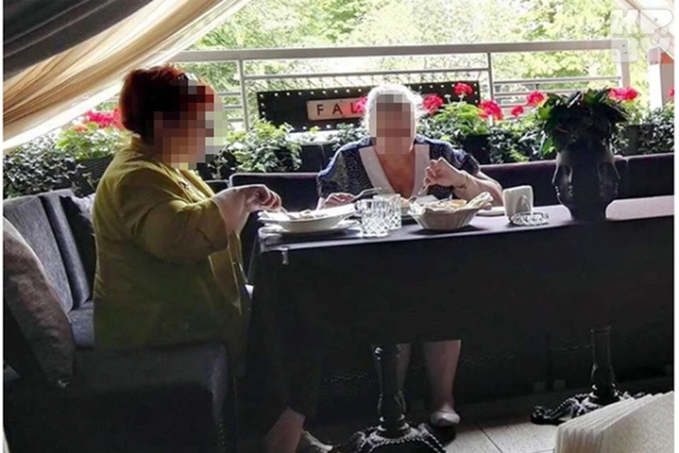 Ресторан Falcone в своей официальной группе в Фейсбуке выставил фотографию двух женщин со скандальной подписью