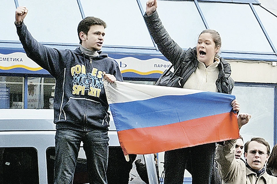 В России Мария Гайдар была завсегдатаем «Маршей несогласных» (на фото с оппозиционером Ильей Яшиным). Теперь на митинг вышли одесситы, не согласные с ее назначением.