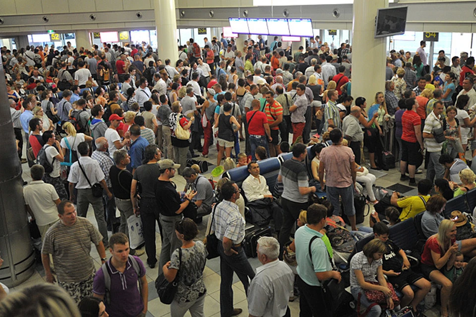 Несколько часов бушевавшая над столичным регионом гроза серьезно скорректировала работу московских аэропортов