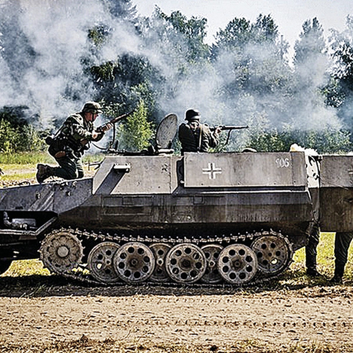 На «Поле» танки грохотали - KP.RU