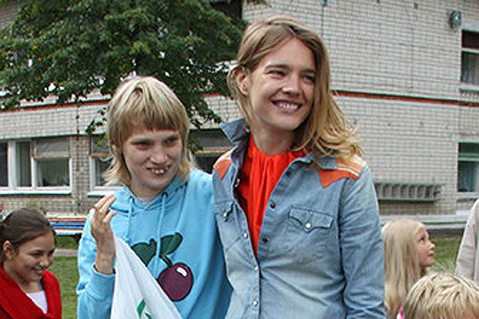 Наталья Водянова с сестрой Оксаной. Фото: Дарья Боленкова