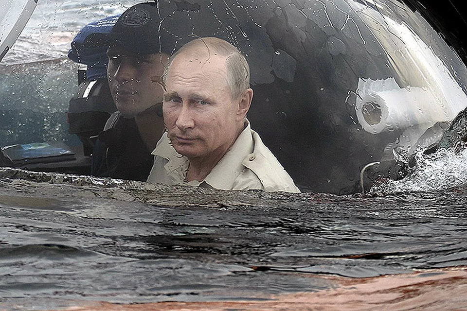 Путин спустился в батискафе на дно Черного моря