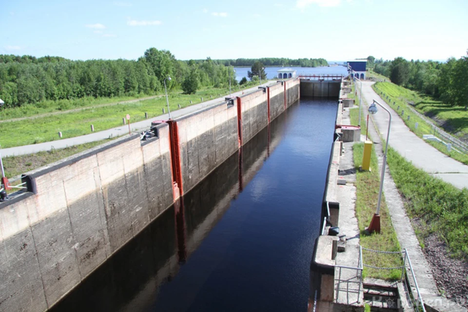 Применяя комплексный
подход, строители ЗАО
«Акватик» восстановили водосбросную плотину № 25 в сжатые сроки и с высоким качеством. Фото: www.korabel.ru