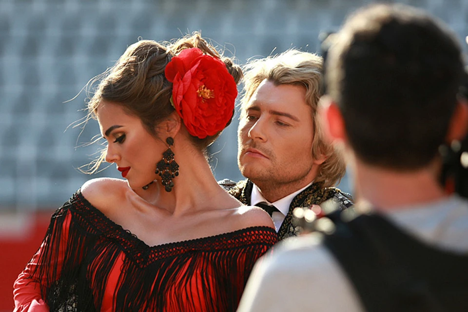 Супермодель Ксения Дели сыграла возлюбленную Николая Баскова в его клипе "Зая, я люблю тебя!"