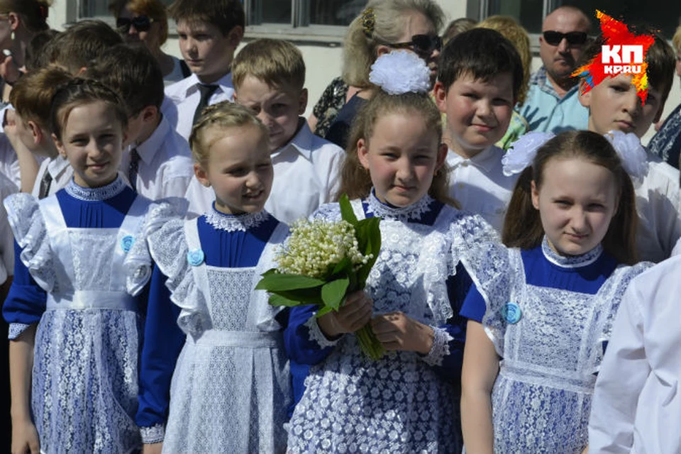 Выходим в школу 3 апреля. Дети в школах в погонах 2023 Астрахань. Дети в школах в погонах 2023.