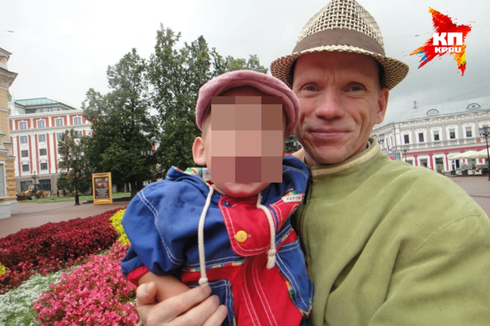 Олег Белов, страдающий шизофренией, является главным подозреваемым в расправе над шестью детьми и Юлией Беловой.