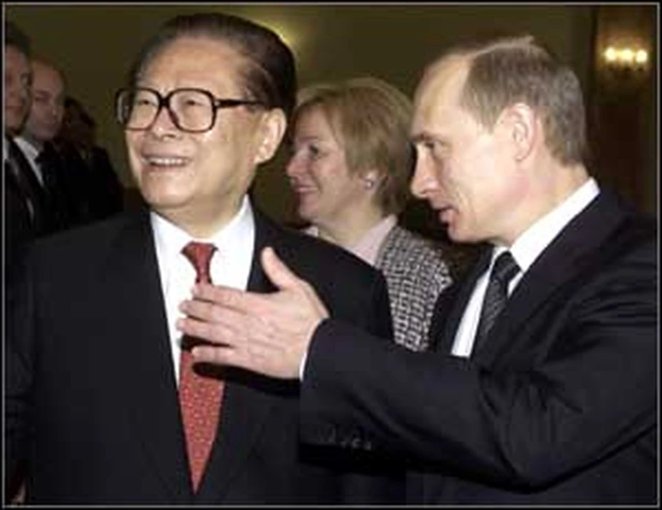 Владимир Путин и Цзян Цзэминь с оптимизмом смотрят на перспективы российско-китайских отношений.