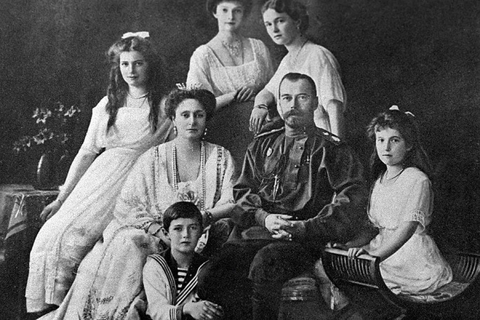 Император Николай II с семьей, 1914 год.