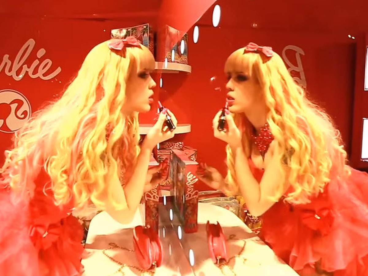 Жалаңаш Карина Барби стриптиз бейне Жалаңаш Карина Барби стриптиз бейне