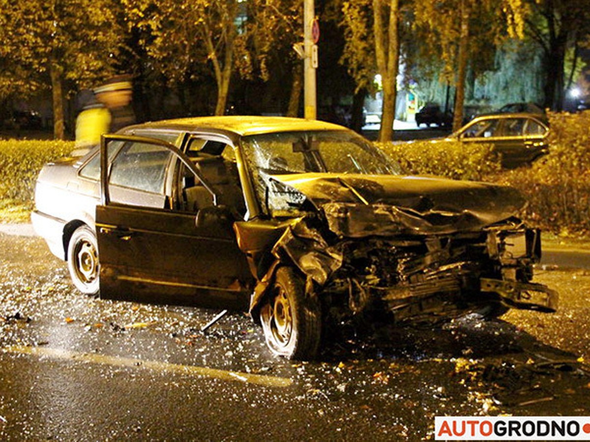 В Гродно авторемонтники взяли покататься чужую машину и разбили ее вдребезги  - KP.RU