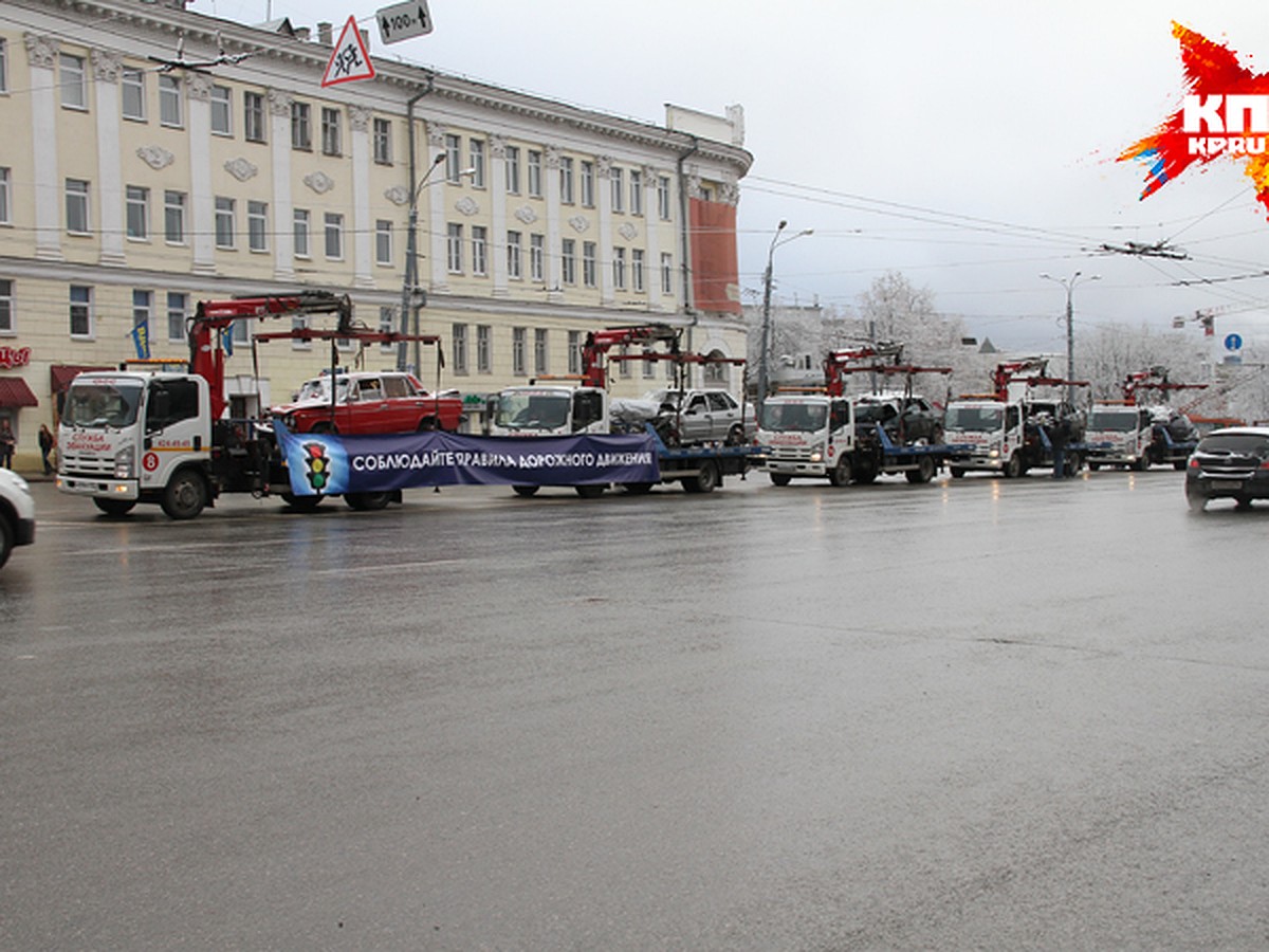 Разбитые всмятку машины проехали парадом по Нижнему Новгороду - KP.RU