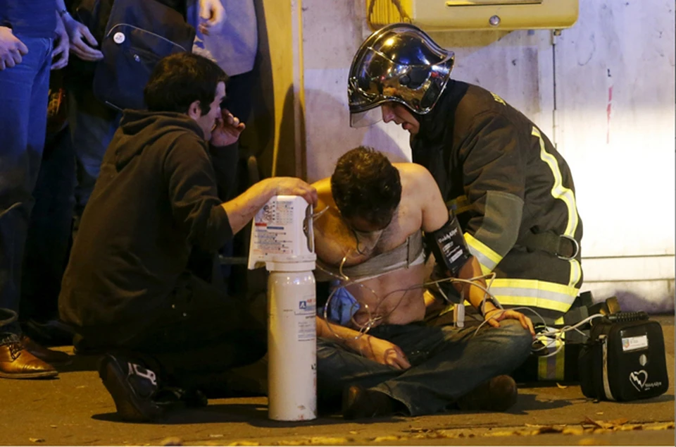 Париж подвергся масштабной террористической атаке