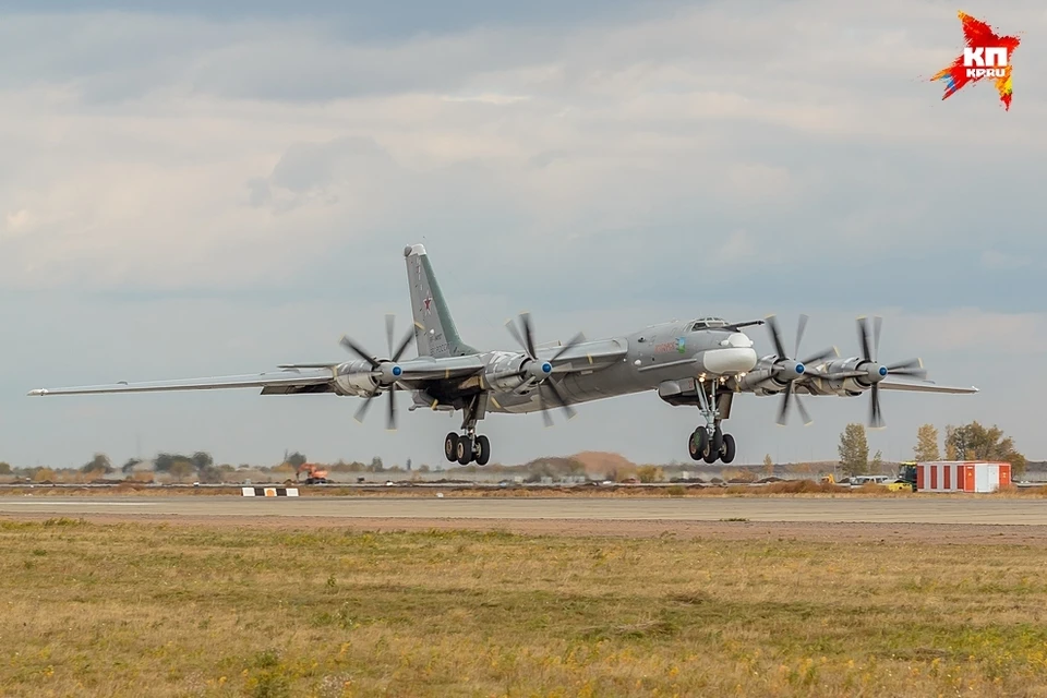 Стратегические ракетоносцы Ту-160 и Ту-95МС, базирующиеся на аэродроме в Энгельсе, поразили цели на территории Сирии