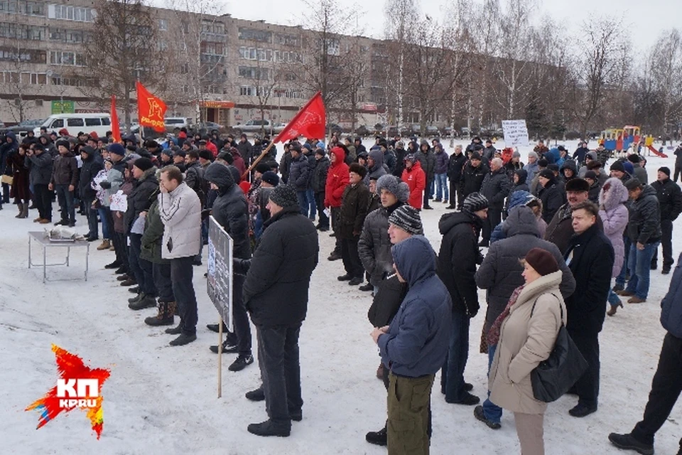 В Вологде состоялся митинг дальнобойщиков. На площади Чайковского собралось более 200 человек.