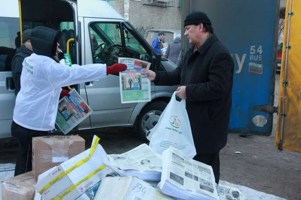 Все участники "Зеленой субботы" получают свежий номер "КП" с экологическим справочником, в котором указаны адреса приема вторсырья по районам Красноярска.