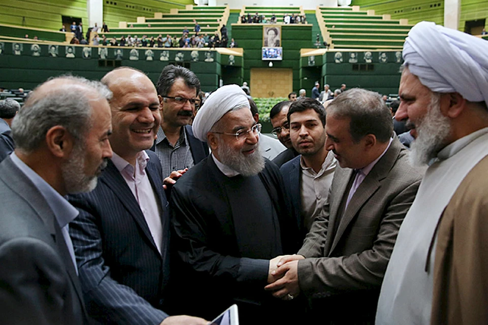Президент Ирана уже объявил, что снятие санкций открыло золотую страницу в истории страны
