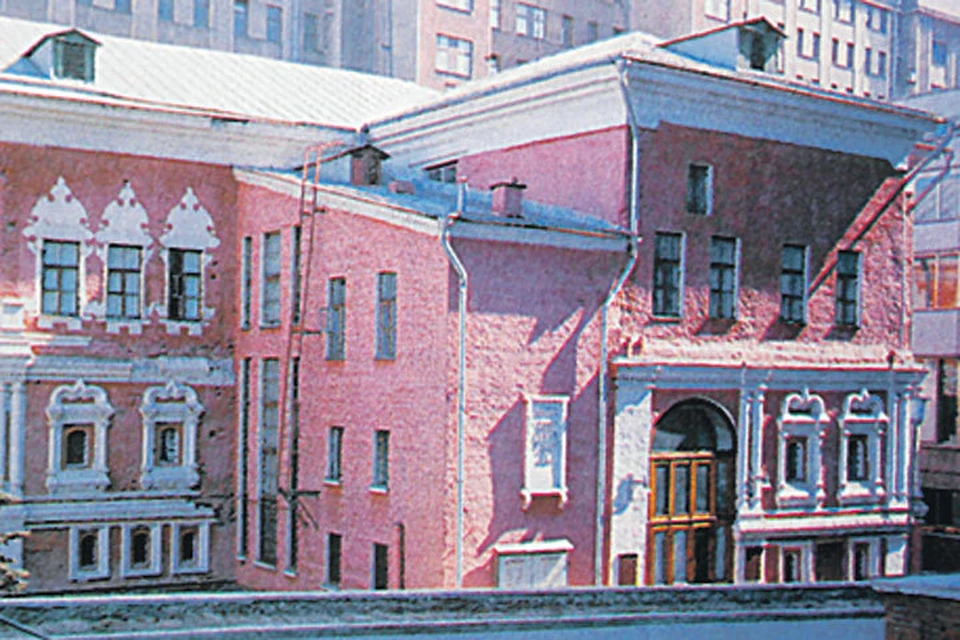 Георгиевский пер., 4. Станция метро «Охотный ряд»