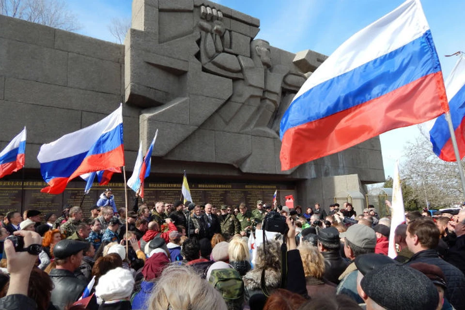 Гости из Евросоюза хотят убедиться в том, что в Крыму с демократией проблем нет.