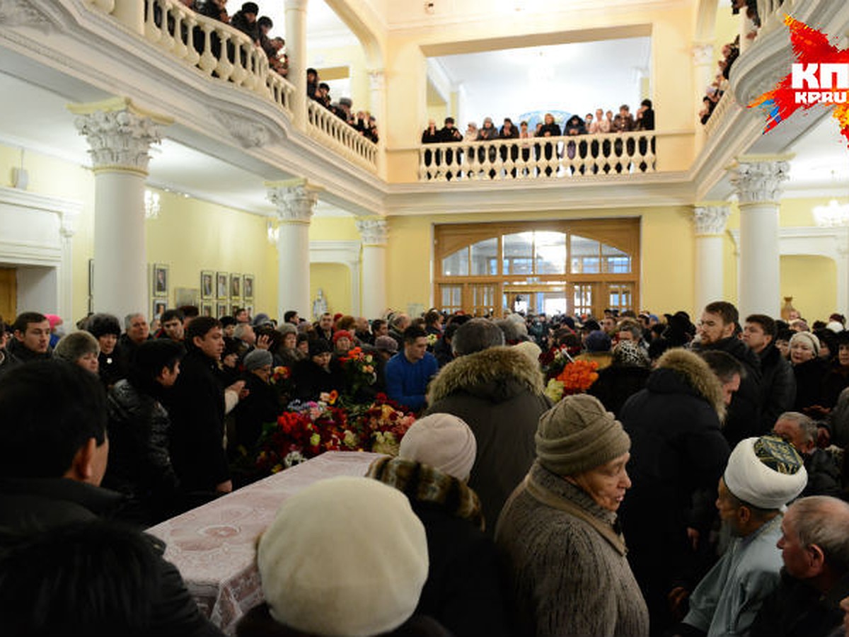 Василю Фаттахову провожали в последний путь аплодисментами