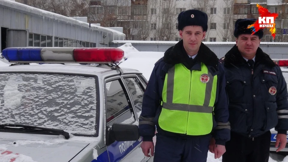 Андрей Кислухин (справа) и Александр Михин не растерялись и задержали грабителя