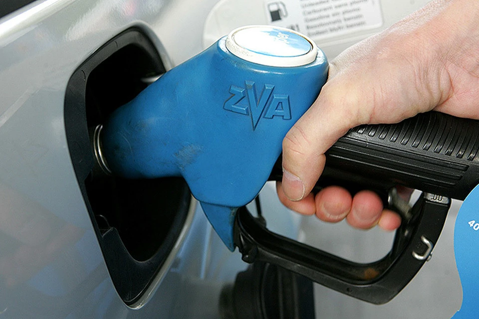 С 1 апреля акцизы на топливо в очередной раз могут увеличиться: на 2 рубля на литр бензина и на 1 рубль — на литр дизельного топлива.